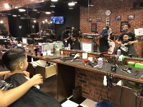 PKPB Gunting  Rambut  Di Kedai Rumah Masih Dalam Senarai 