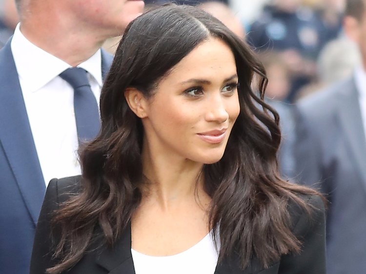Belum Puas Mengubah Peraturan Fesyen Diraja Kali Ini Meghan Markle Memilih Untuk Pakai Pantsuit